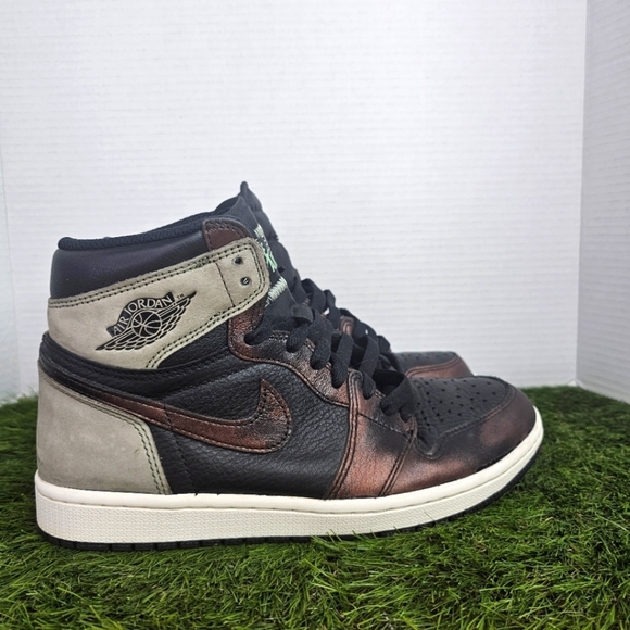 Air Jordan 1 Retro High OG 'Patina' 555088-033 - Picture 4 of 10